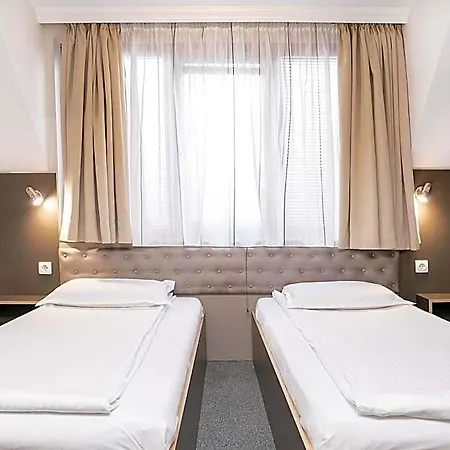 Niky Szálloda 3*